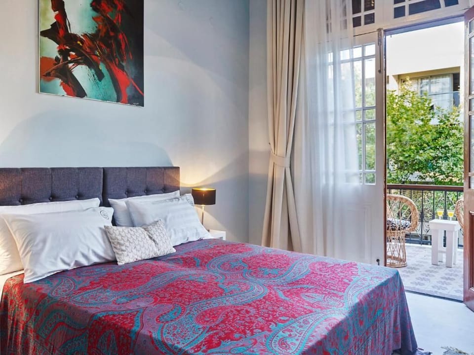 In-room safe, soundproofing, WiFi (free)