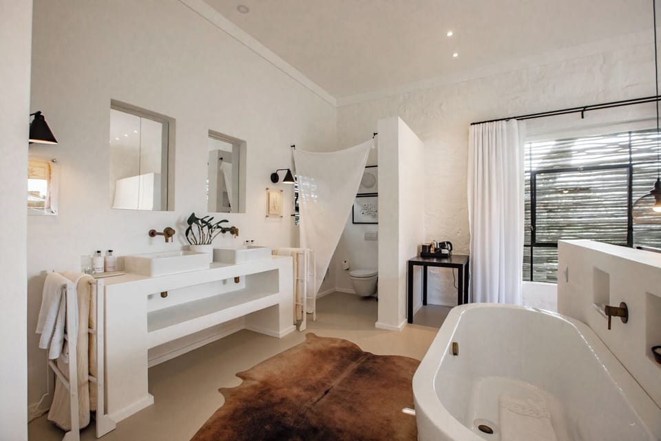 Shower, free toiletries, hair dryer, bathrobes