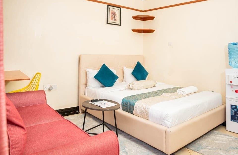 Deluxe Studio Suite | Living area | 32-inch Smart TV with digital channels