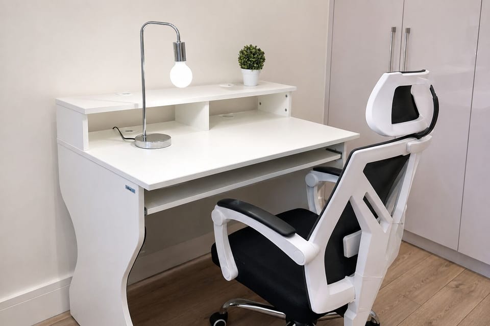 Bedroom 1 w/ a double bed & workspace - Kensington flat near Hyde Park