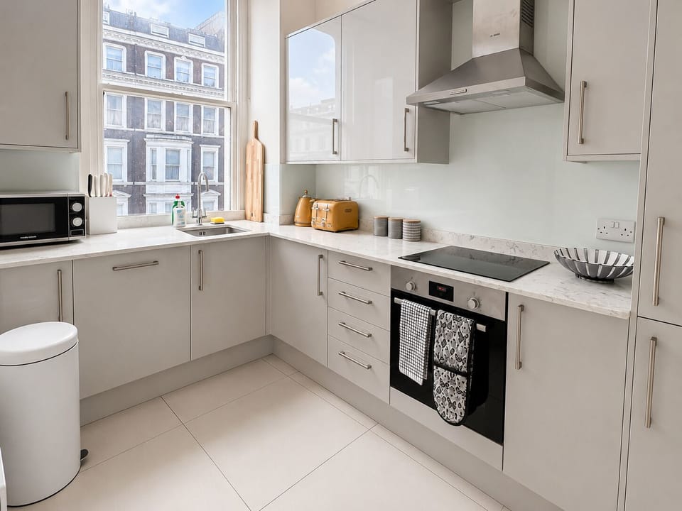 Fully equipped kitchen - Kensington flat near Hyde Park Natural History Museum