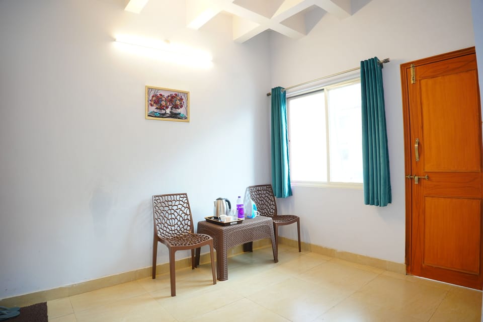 Superior Room | Desk, laptop workspace, blackout drapes, WiFi (free)
