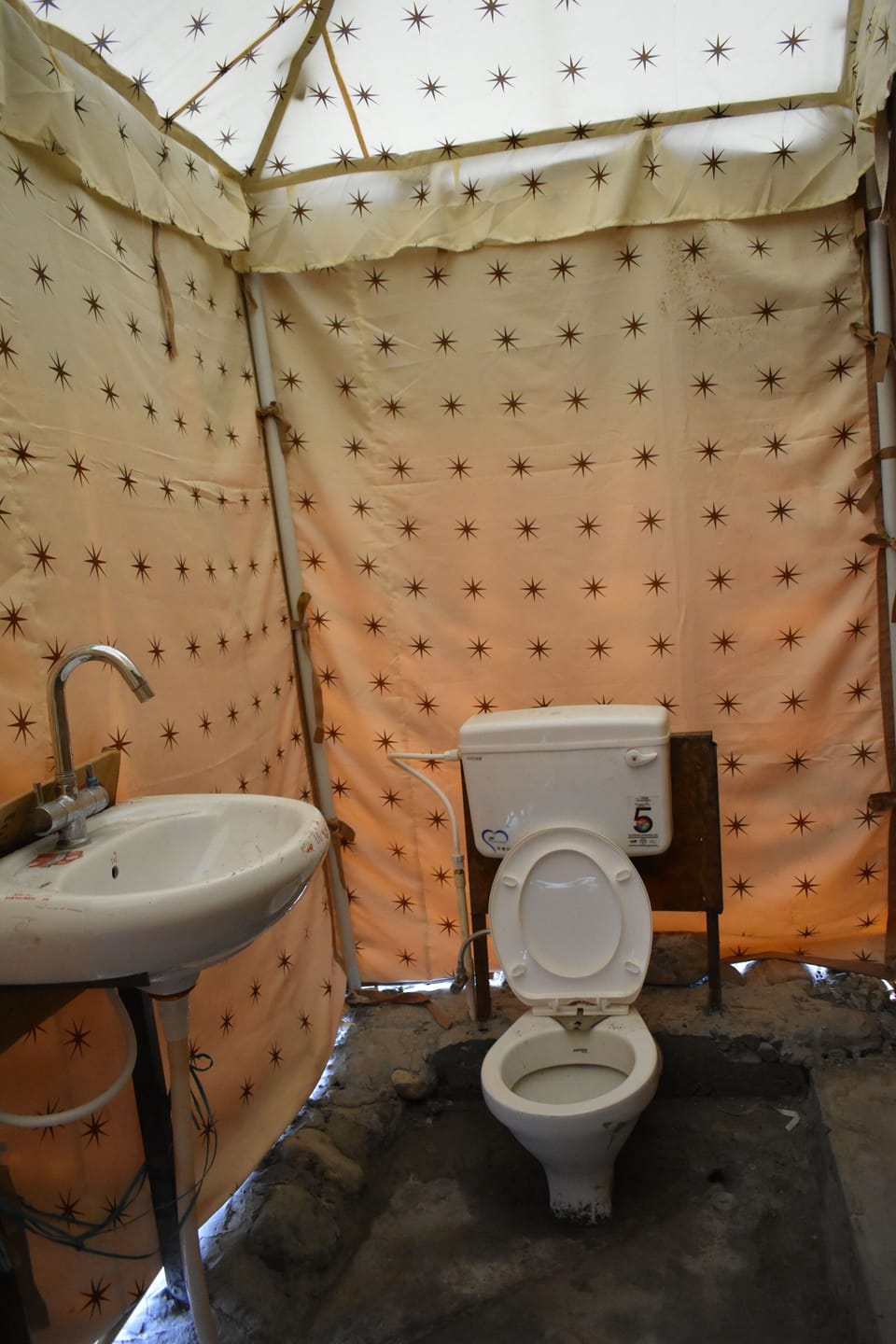 Tent | Bathroom | Shower, towels, soap, shampoo