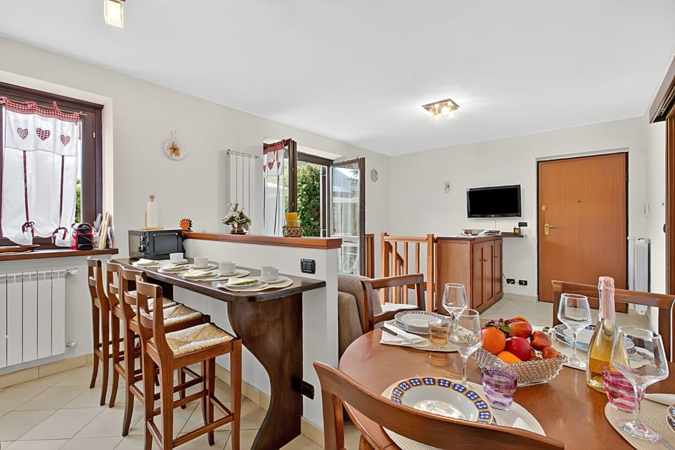 Standard Apartment, 2 Bedrooms, 2 Bathrooms (Appartamento Fior di Roccia) | Dining