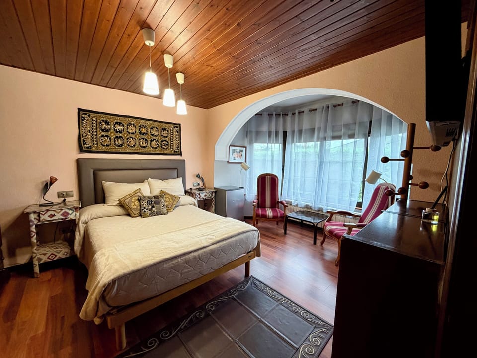 Deluxe Double Room, Garden View | In-room safe, blackout drapes, WiFi (free)