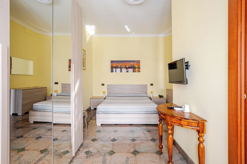 Deluxe Double Room, Garden View | Minibar, WiFi (free)