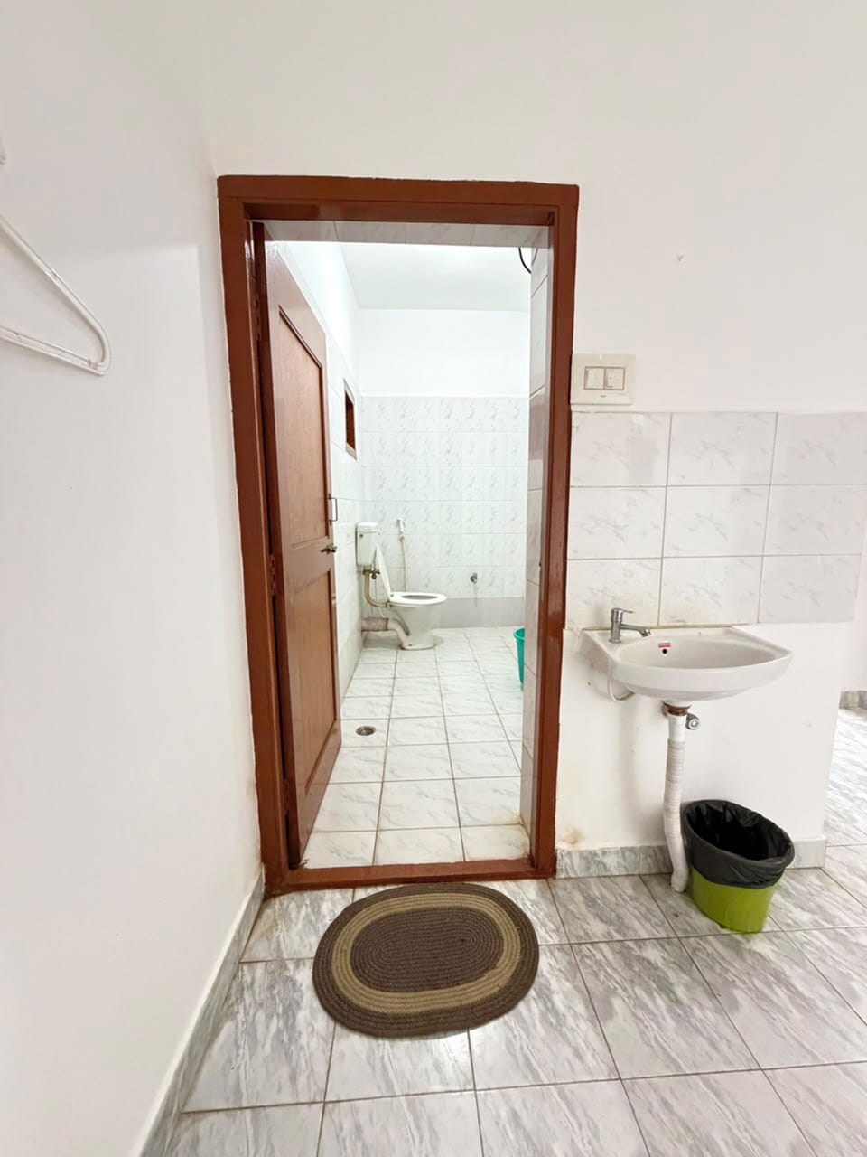 Shower, towels, soap, shampoo