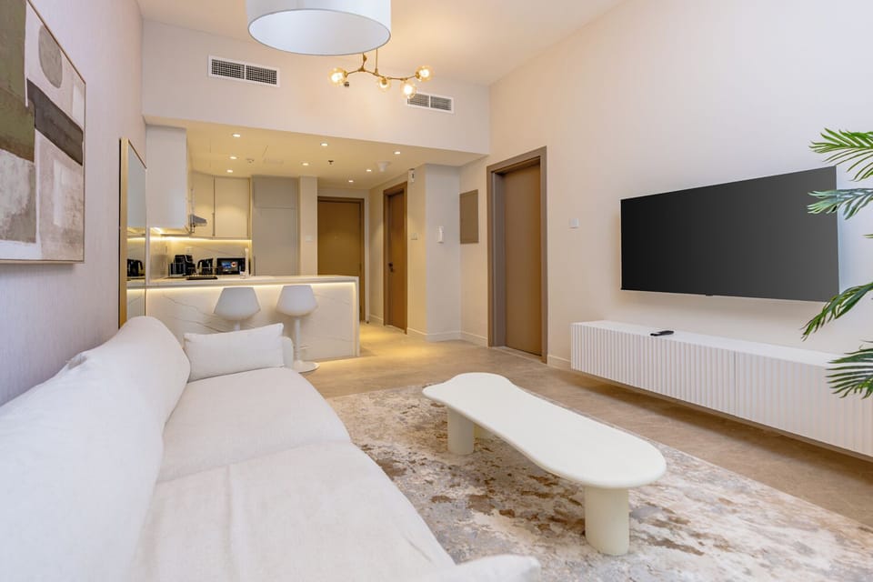 Superior Apartment, Balcony, Marina View | Living area