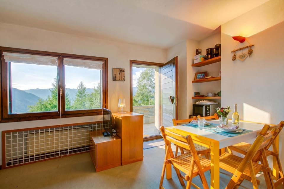 Standard Studio, Microwave, Mountain View (Appartamento I Larici) | Dining