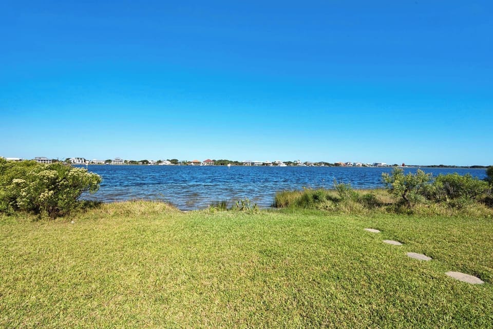 Close proximity to the Bay