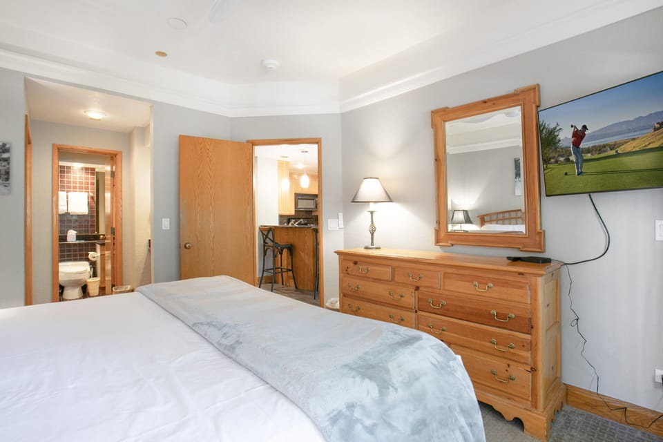 Condo, 2 Bedrooms | 2 bedrooms, laptop workspace, WiFi (free)