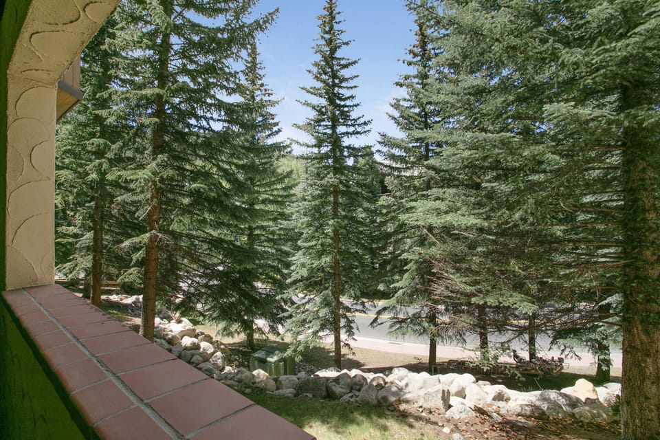 Condo, 2 Bedrooms | Property grounds