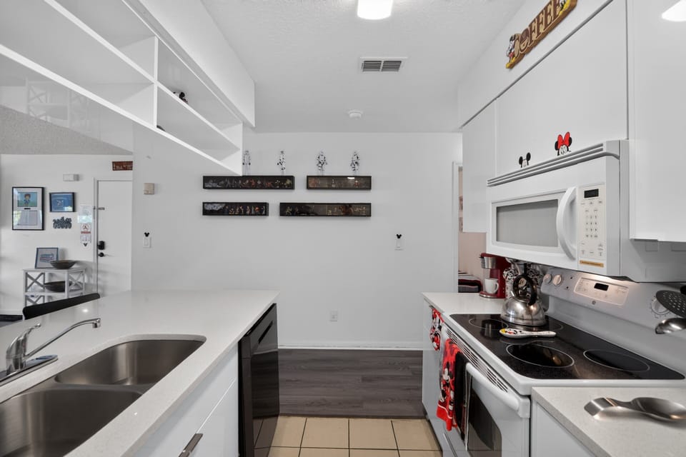 Condo, 3 Bedrooms | Private kitchen | Coffee/tea maker, fridge, oven, toaster