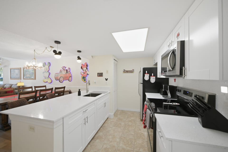 Condo, 3 Bedrooms | Private kitchen | Coffee/tea maker, fridge, oven, toaster