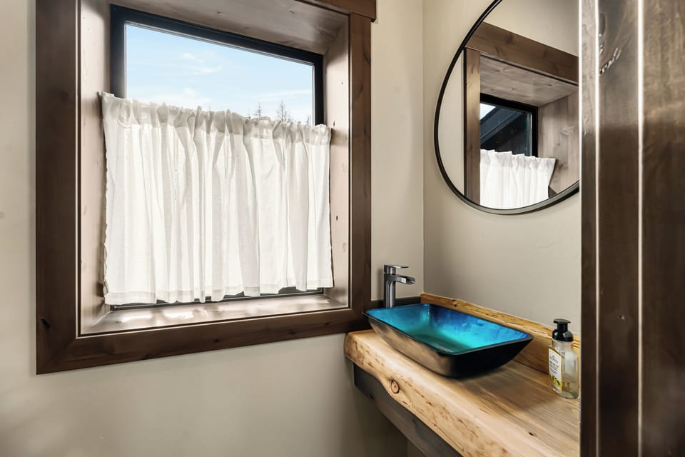 Powder room