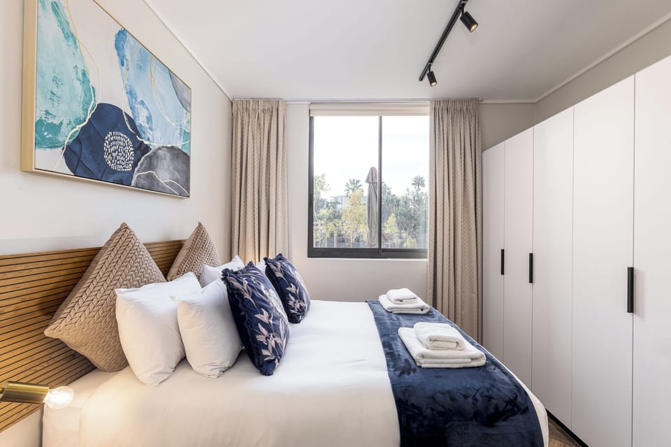 Luxury Apartment, Canal View | Iron/ironing board, WiFi (free)