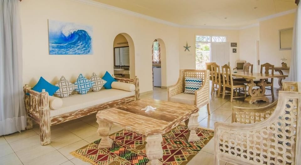 Villa, 2 Bedrooms, Balcony, Garden View | Living area