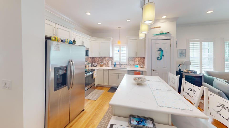 Open kitchen to seating area