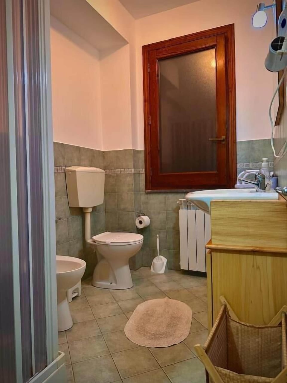 Standard Quadruple Room, Balcony, Mountain View | Bathroom