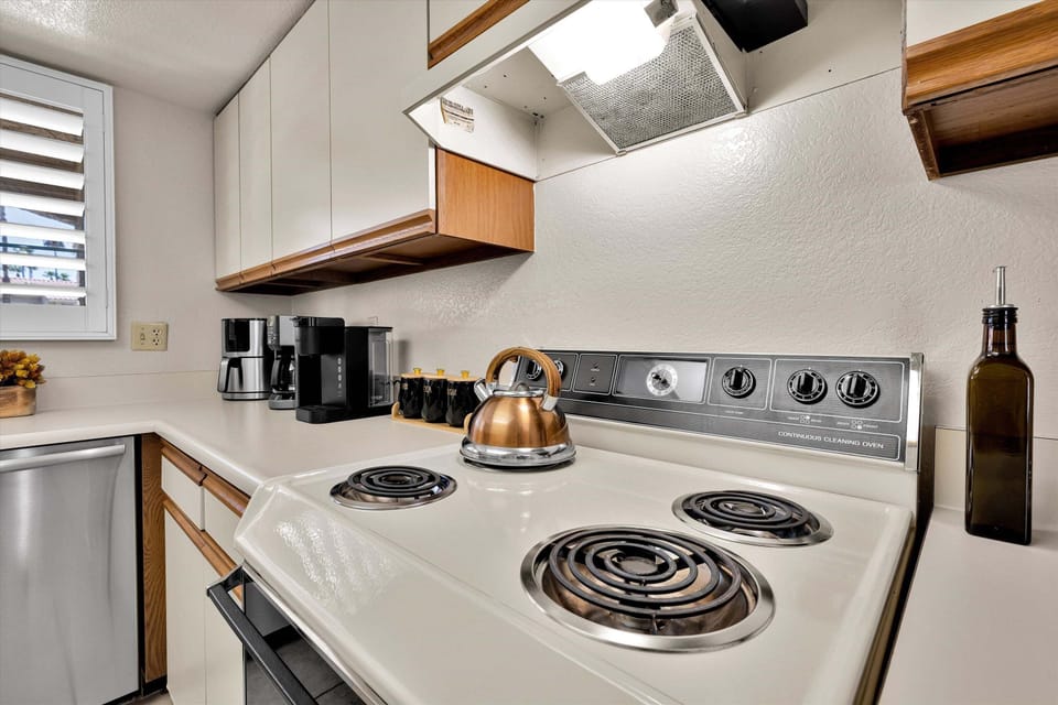 Condo, Multiple Beds, Garden View (Farrell G35) | Private kitchen