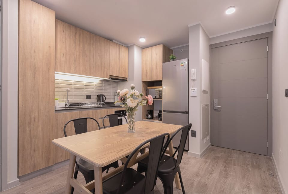 Standard Apartment, 2 Bedrooms, Balcony | Dining