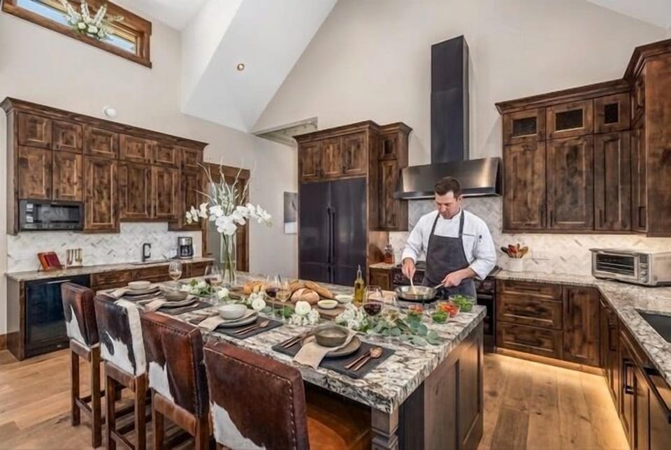 Chef's Kitchen — Premium appliances, generous prep space, and an oversized island make this gourmet kitchen perfect for family meals or private chef experiences. 👨‍🍳🍷