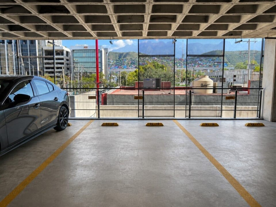 1 Cajón de estacionamiento privado