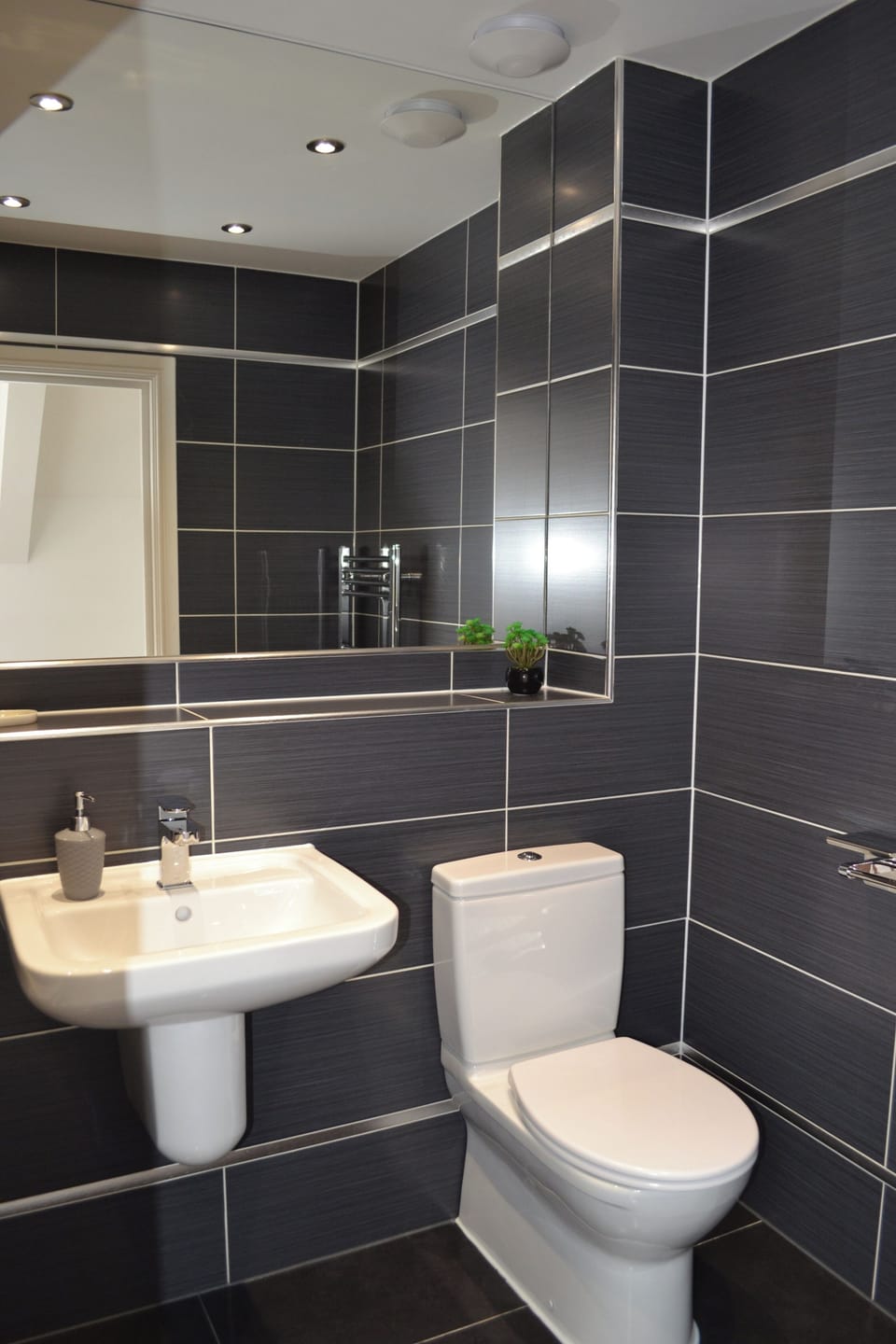The Residence, 3-bed Apt, Sleeps 6 With Parking Apartment in Lancaster