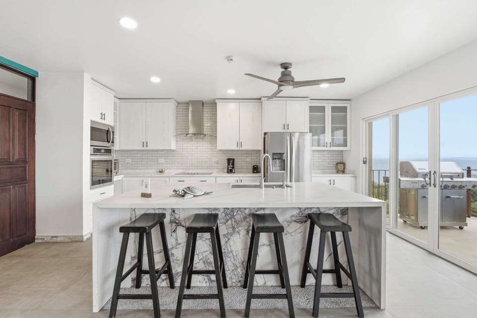 Pull up a stool for breakfast with ocean views nearby
