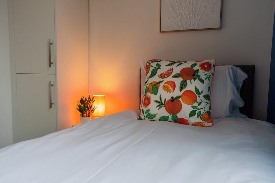 Make yourself comfortable in this welcoming bedroom, with a spacious bed and soft bedside lighting creating a relaxing place to unwind. The simple, well-presented setting provides a pleasant space to rest throughout your stay.
