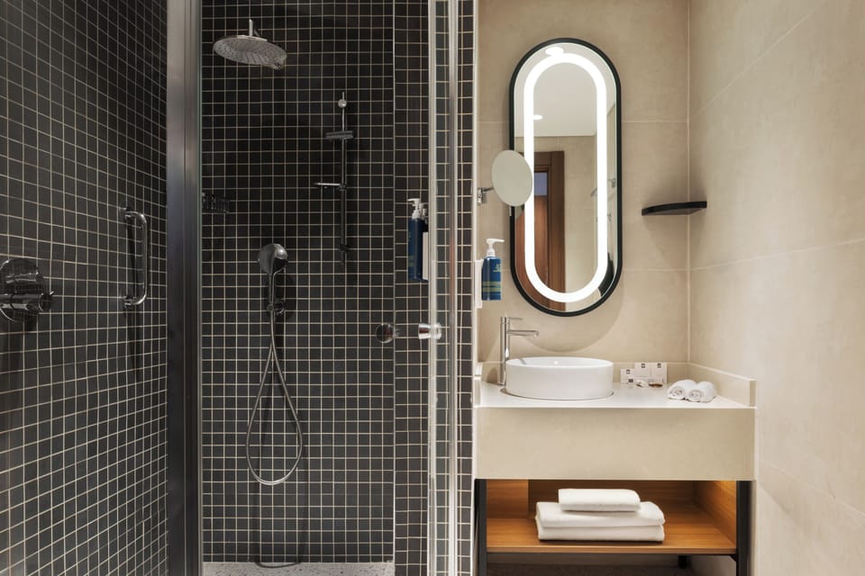 Shower, hydromassage showerhead, hair dryer, slippers