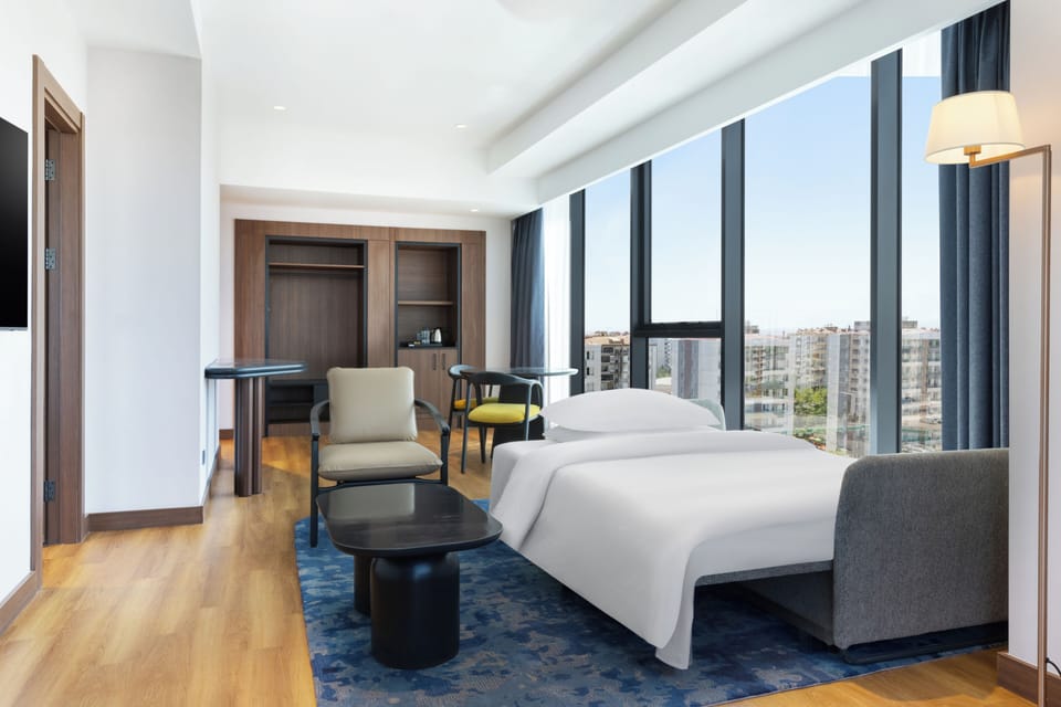Suite, 1 King Bed with Sofa bed, City View | Egyptian cotton sheets, premium bedding, Tempur-Pedic beds, minibar