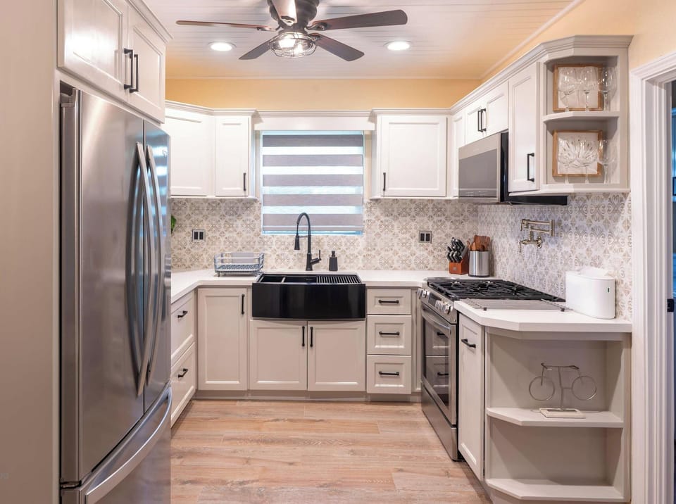 Full kitchen with refrigerator, oven, stove, microwave, and coffee maker