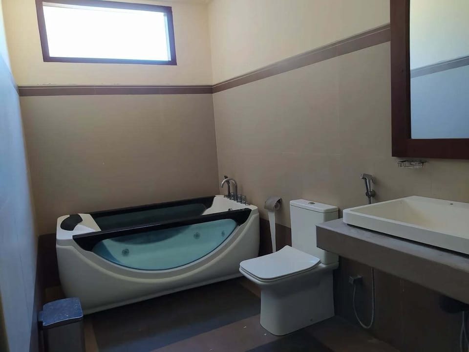 Triple Room, Garden View | Bathroom | Towels, soap, shampoo, toilet paper