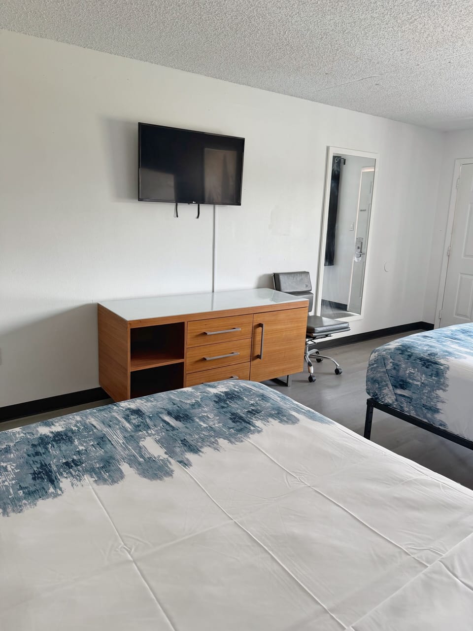 Deluxe Double Room | Laptop workspace, blackout drapes, iron/ironing board, WiFi (free)