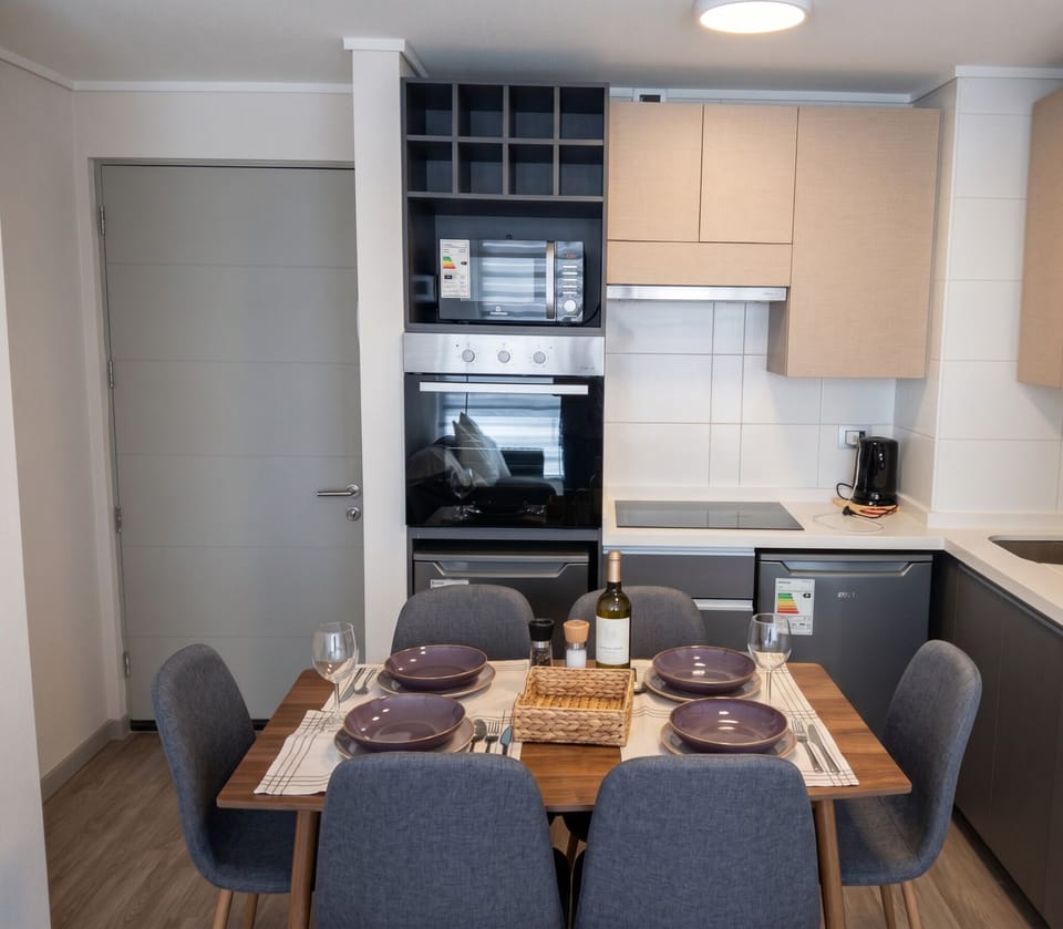 Apartment, 2 Bedrooms | Dining