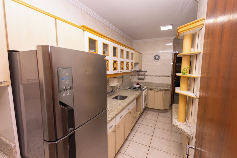 Family Apartment, 4 Bedrooms, Kitchen, City View | Private kitchen | Full-size fridge, microwave, oven, stovetop