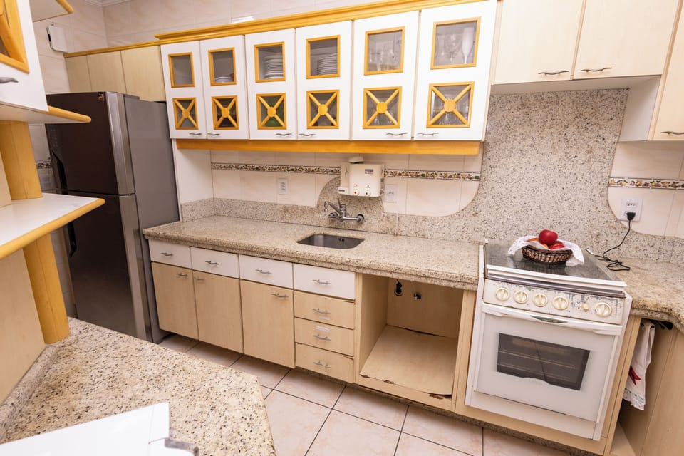 Family Apartment, 4 Bedrooms, Kitchen, City View | Private kitchen | Full-size fridge, microwave, oven, stovetop