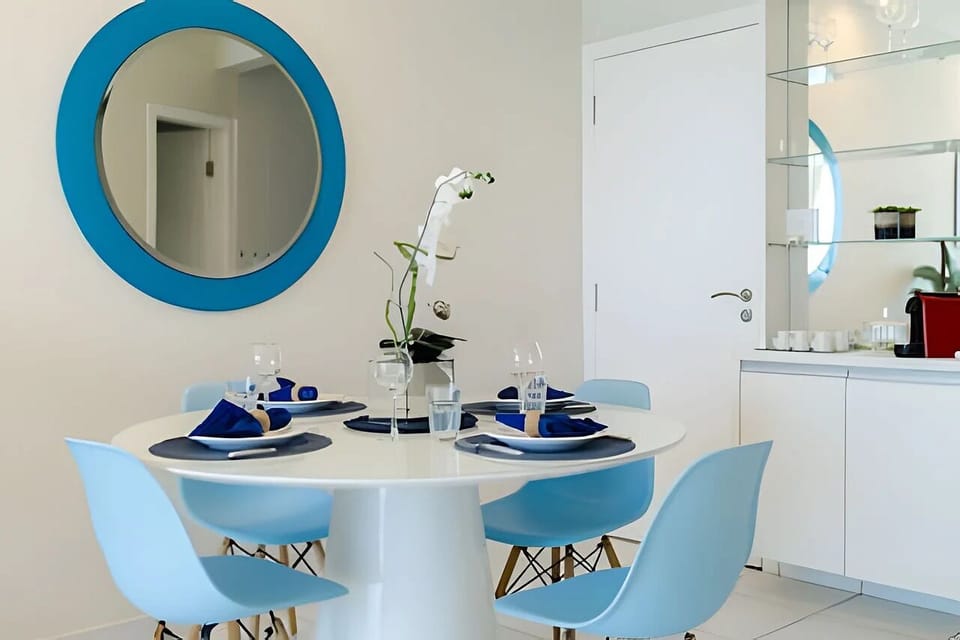 Deluxe Apartment, Beach View | Dining
