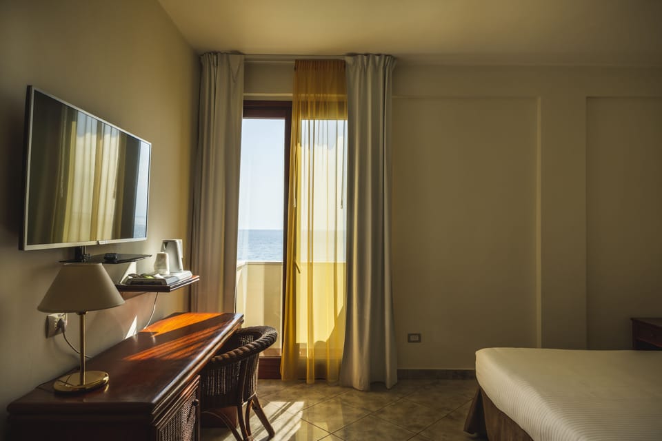 Classic Double Room, 1 Queen Bed | Minibar, in-room safe, desk, iron/ironing board