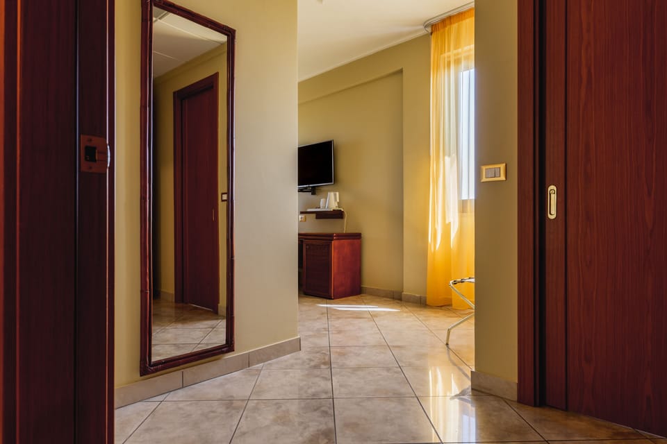 Classic Twin Room | Minibar, in-room safe, desk, iron/ironing board