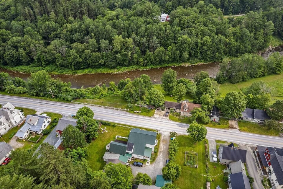 Access to Ottaqueechee River
