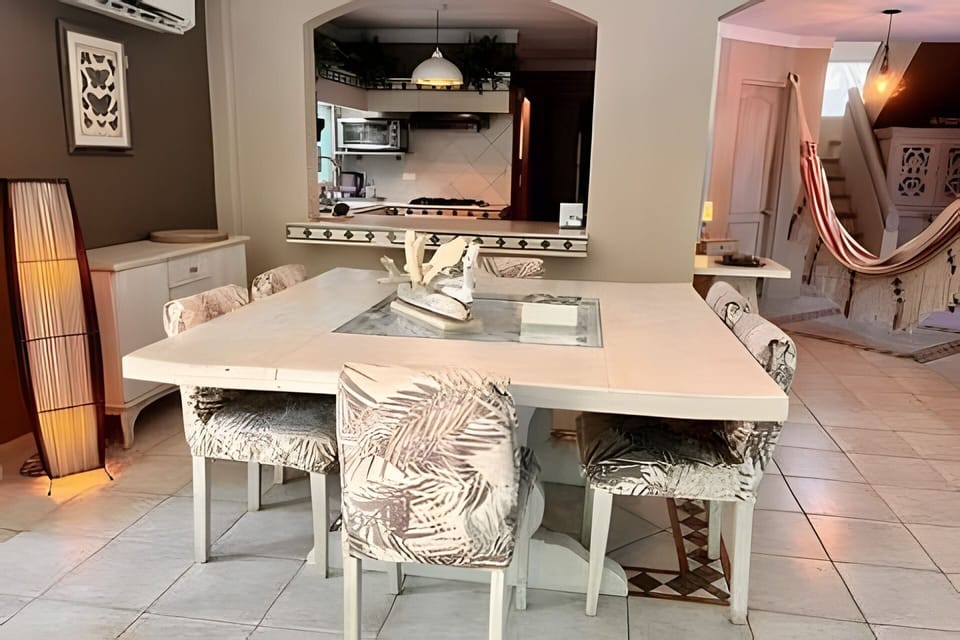 Kitchen or kitchenette,Dining area