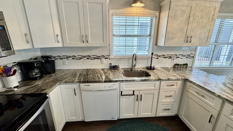 ocean-lakes-beach-house-near-ocean-kitchen
