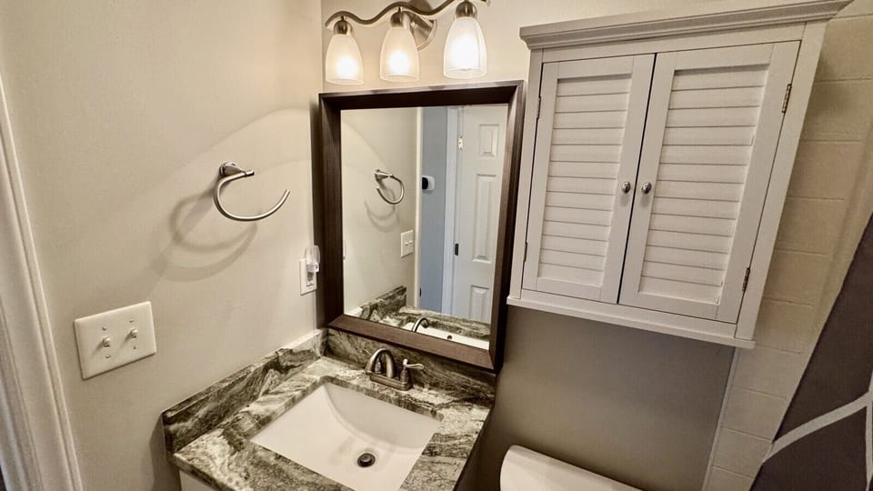 bath-room-myrtle-beach-ocean-lakes-raised-beach-house-rental