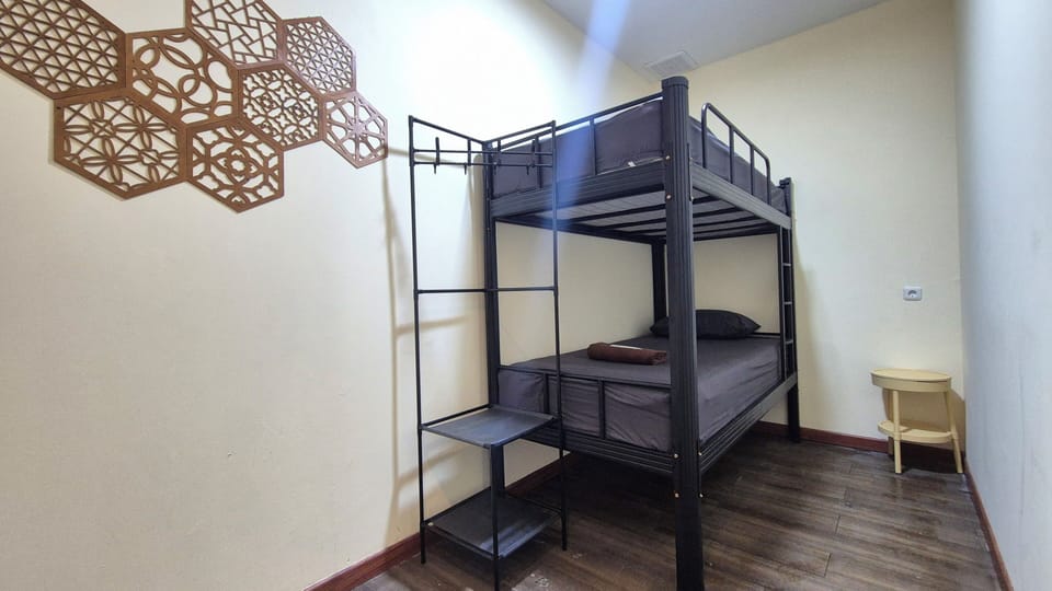 Twin Room, Shared Bathroom | WiFi (free)