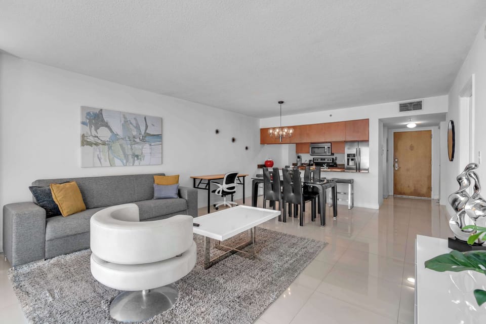 Enjoy the breezy, open flow of the main living areas​