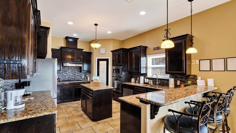 House (4 Bedrooms) | Interior