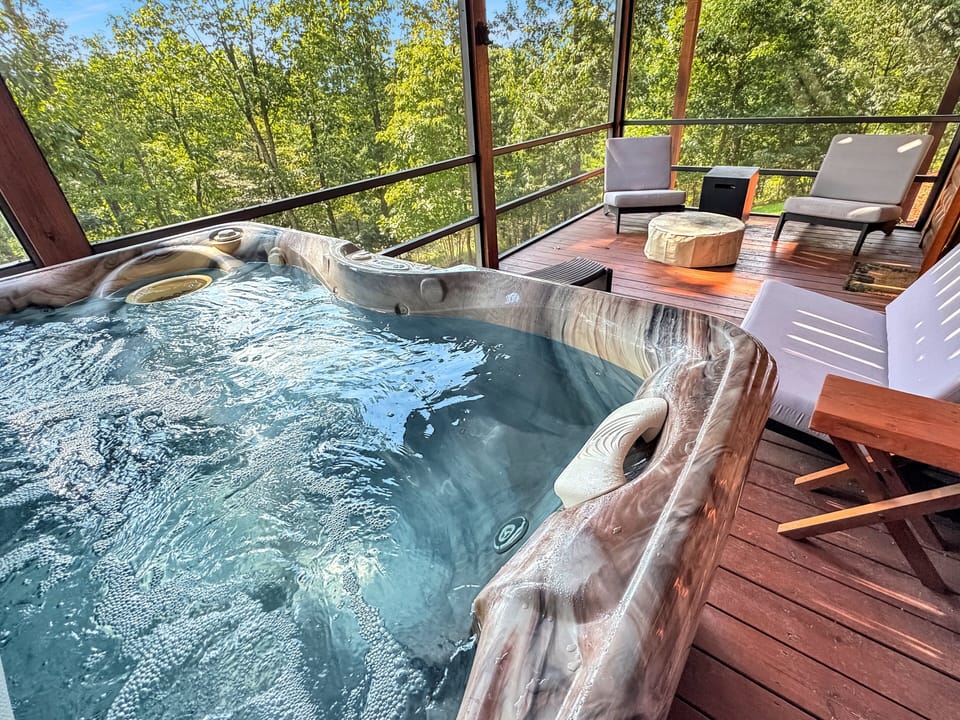 Outdoor spa tub