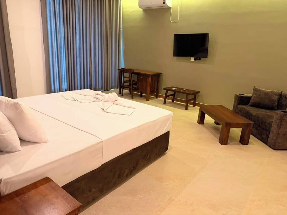 Desk, laptop workspace, WiFi (free)